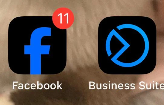 Lý do Facebook đổi màu logo