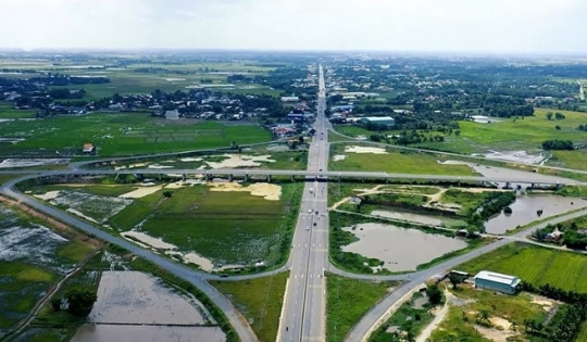 Tuyến đường hơn 72km do Tập đoàn Đèo Cả thực hiện, đi qua 4 tỉnh trọng điểm miền Nam sẽ thông xe vào dịp 30/4/2025