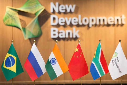 Chấp thuận hàng loạt khoản vay tỷ đô, Ngân hàng BRICS đang dự tính điều gì?