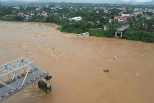 Sập cầu Phong Châu: Đề xuất sớm xây mới bằng vốn ngân sách nhà nước