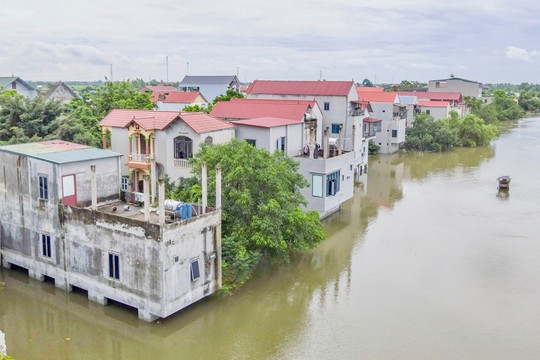 Lũ trên sông Tích, sông Nhuệ vượt báo động III, Hà Nội lo ứng phó