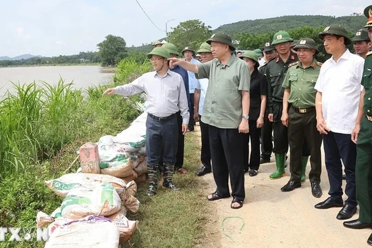 Tổng Bí thư, Chủ tịch nước kiểm tra công tác phòng, chống lụt bão ở Tuyên Quang