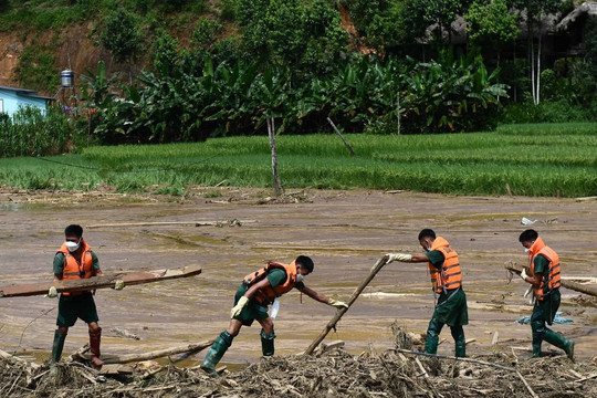 Trực tiếp tại hiện trường Làng Nủ: Mở rộng tìm kiếm xuống hạ lưu