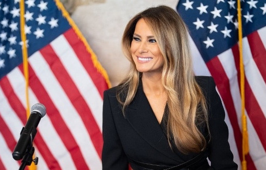 Bà Melania Trump phản bác chỉ trích về ảnh khỏa thân