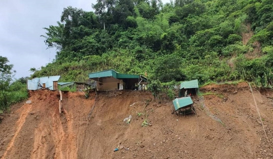 Toàn miền Trung có 350 xã, phường thuộc vùng nguy cơ sạt lở đất do ảnh hưởng của mưa bão