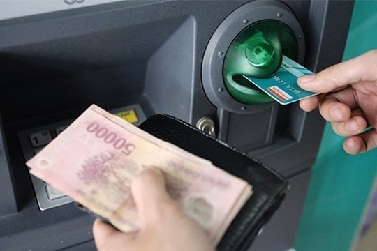 Từ 20/9, một ngân hàng tăng hạn mức rút tiền mặt tại ATM lên gấp 5 lần