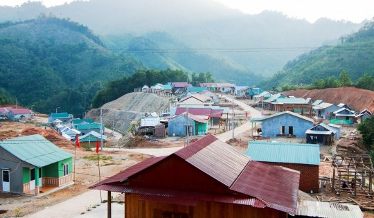 Chưa đầy 1 tuần triển khai, 25 căn nhà tạm do Vingroup tài trợ sắp bàn giao cho người dân Làng Nủ