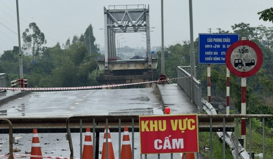 Lắp cầu phao Phong Châu: Nghiêm cấm quay phim, chụp ảnh và tụ tập gây cản trở