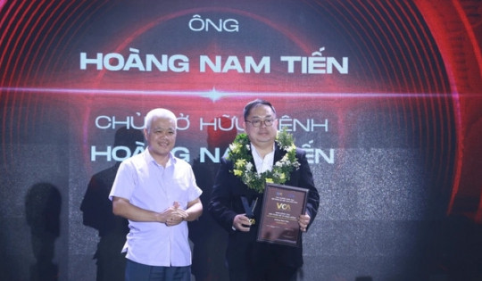 Ông Hoàng Nam Tiến nhận giải ‘Nhà sáng tạo nội dung số vì cộng đồng’: Luôn vui vì đã mang đến những kinh nghiệm sống ‘miễn phí’ cho người trẻ