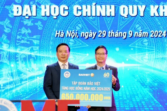 Quỹ học bổng “Bảo Việt - Niềm tin thắp sáng tương lai” đã trao gần 10 tỷ đồng trong 10 năm liên tiếp tới sinh viên Việt Nam