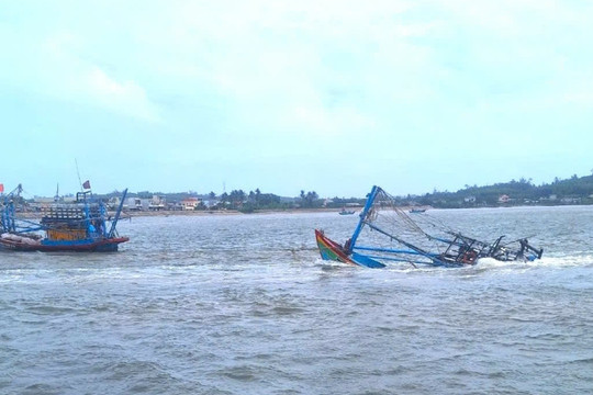 Xác minh việc tàu cá Quảng Ngãi bị tấn công, 10 ngư dân bị thương