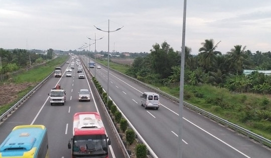 Từ hôm nay, tốc độ tối đa cho phép trên đường bộ cao tốc không vượt quá 120km/h