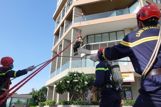 Bình Thuận diễn tập chữa cháy và cứu nạn, cứu hộ cấp tỉnh tại khách sạn 27 tầng