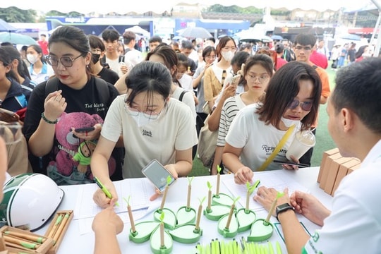 Sáng mai, tọa đàm về quản lý tài chính cá nhân, cơ hội việc làm ngành ngân hàng