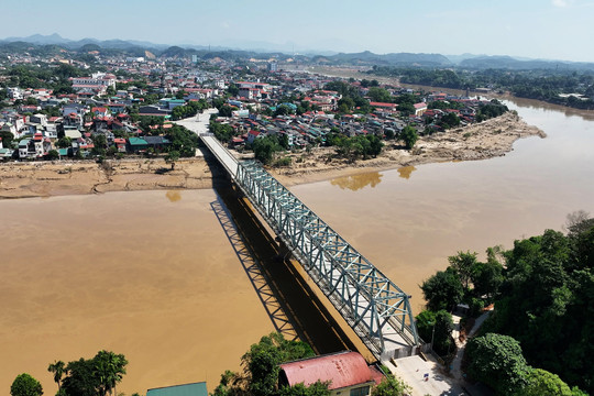 Lý giải nguyên nhân cấm lưu thông qua cầu Yên Bái