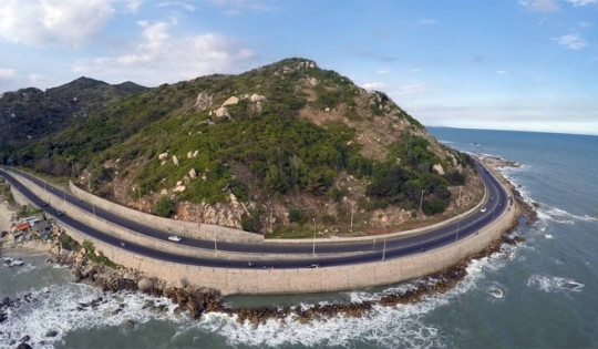 Cung đường đèo hoang sơ mang tên độc lạ, tựa núi giáp biển, nằm cách TP. Vũng Tàu 25km