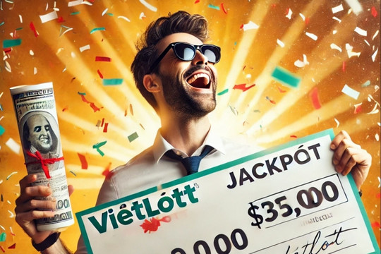 Thêm 1 khách hàng may mắn trúng Jackpot, không đeo mặt nạ lên nhận giải của Vietlott