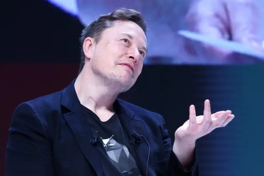 Elon Musk bị chỉ trích