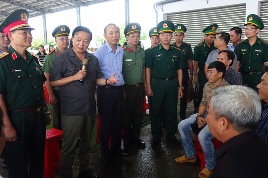 Phó Thủ tướng gặp gỡ ngư dân Cà Mau trước đợt thanh tra gỡ ‘thẻ vàng’ thuỷ sản