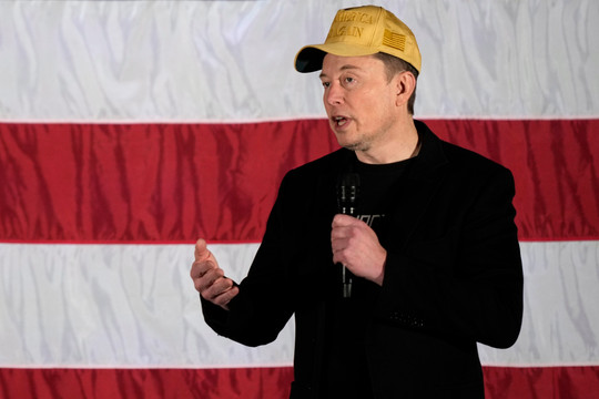 Tỷ phú Elon Musk tặng 1 triệu USD mỗi ngày để hỗ trợ ông Trump