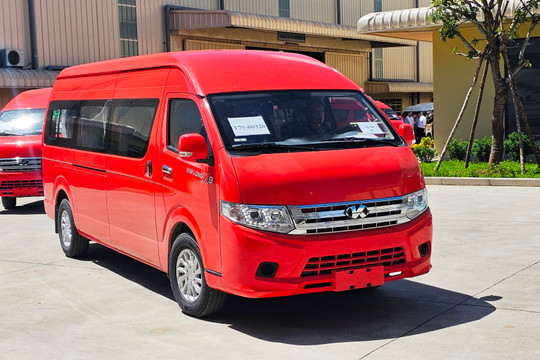 Ra mắt xe minibus đầu tiên mang thương hiệu Việt