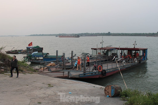 Hà Nội yêu cầu đình chỉ hoạt động các bến thủy nội địa hoạt động 'chui'