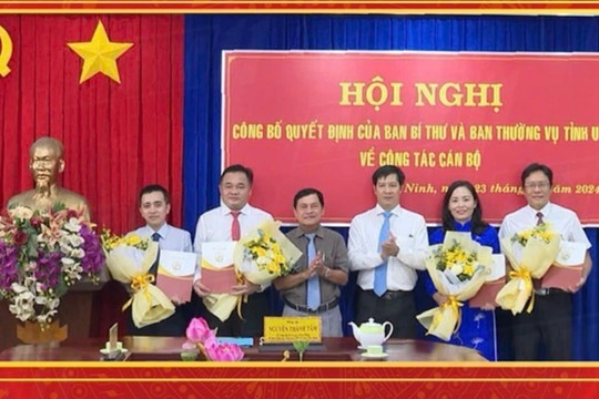 Công bố quyết định của Ban Bí thư Trung ương Đảng về công tác cán bộ