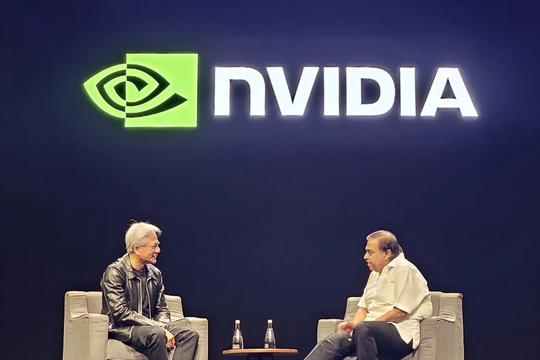 CEO Nvidia bắt tay tỷ phú giàu nhất châu Á xây dựng siêu trung tâm dữ liệu AI