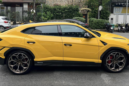 Siêu SUV Lamborghini Urus của đại gia Đoàn Di Băng rớt giá 3 tỷ sau 6 tháng