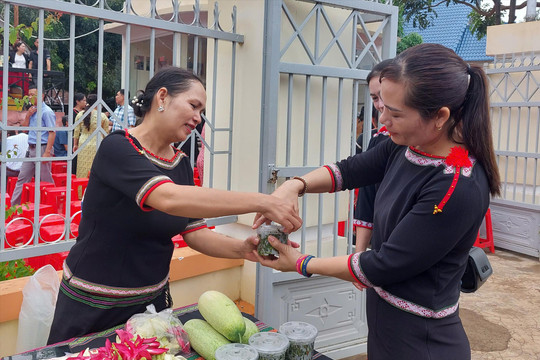 Về buôn nghe chuyện du lịch