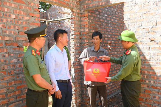 Bộ Công an gấp rút xây 42 căn nhà ở cho người dân bị lũ quét ở Lào Cai