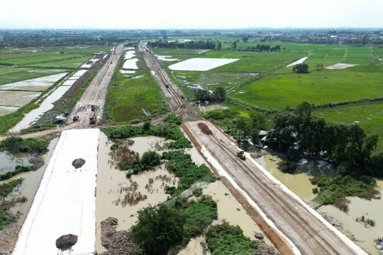 Toàn cảnh tuyến đường qua Thủ đô dài 58km, 6 làn xe sẽ hoàn thành trong năm 2025