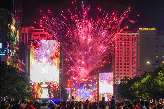 ‘Thành phố trong lòng thành phố’ đầu tiên của Việt Nam sẽ đón 40 nghệ sĩ cùng 20.000 khán giả ‘đổ bộ’ đêm nhạc Giao thừa đẳng cấp quốc tế
