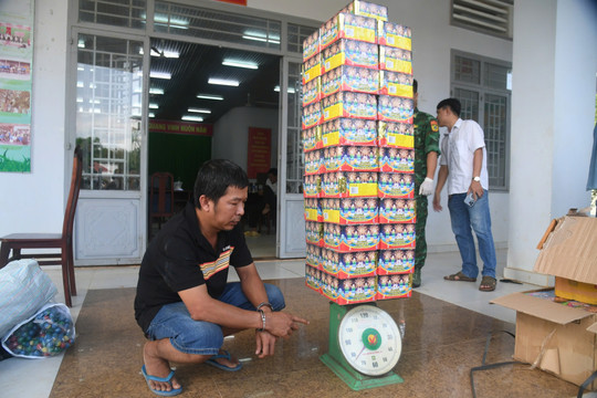 Phá đường dây vận chuyển pháo lậu 'khủng' từ Campuchia về Việt Nam