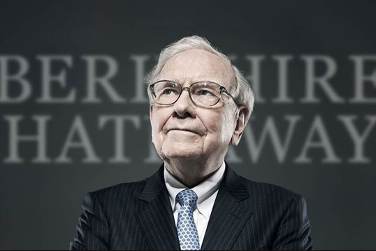 Xả mạnh cổ phiếu, công ty của Warren Buffett nắm giữ 'núi tiền mặt' kỷ lục 325 tỷ USD