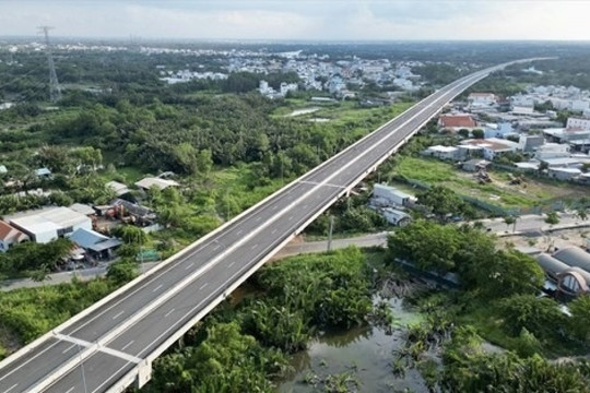 Cầu mới trên đường Lê Văn Lương (TP. HCM) sắp hoàn thành, thay thế cây cầu ‘già’ 50 năm tuổi ọp ẹp rung lắc