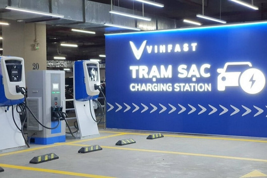 Vingroup (VIC) ký kết hợp tác với Bình Định, phát triển hệ thống hạ tầng trạm sạc xe điện