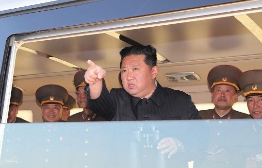 Ông Kim Jong Un cảnh báo nguy cơ 'chiến tranh hạt nhân tàn khốc'