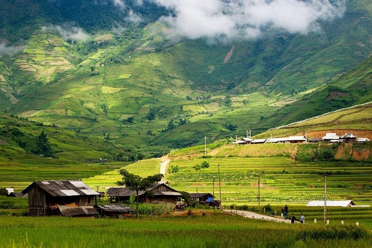 Bản nhỏ ‘trên trời’ được ví như tiên cảnh vùng sơn cước, nằm nép mình bên dãy núi cao nhất cả nước, cách thị trấn đẹp nhất thế giới của Việt Nam chỉ 4km