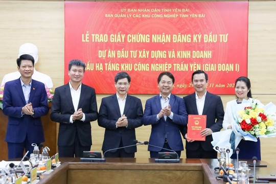 Yên Bái trao Giấy chứng nhận đăng ký đầu tư xây dựng và kinh doanh kết cấu hạ tầng KCN Trấn Yên (giai đoạn I) cho Viglacera