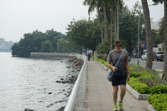 Hà Nội ‘rửa sạch’ sông Tô Lịch bằng nước hồ Tây thế nào?