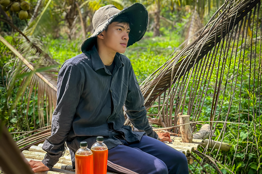 TikToker chăn vịt được tìm kiếm nhiều nhất Việt Nam những ngày qua với 11 triệu người theo dõi vừa trúng vai diễn trong phim ‘Lật mặt 8’ của đạo diễn Lý Hải