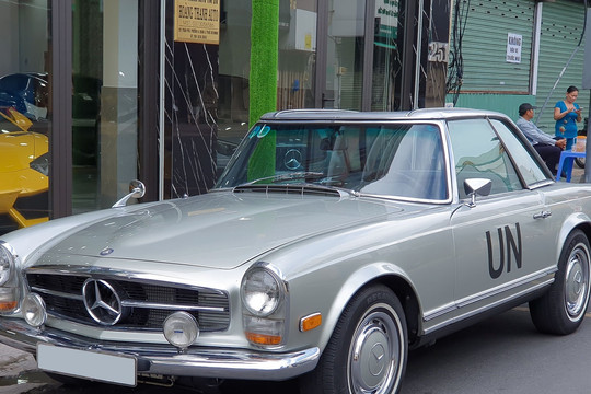 Ông Đặng Lê Nguyên Vũ tậu xế cổ Mercedes-Benz 280 SL