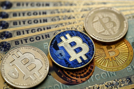 Nhìn Bitcoin tăng giá hơn 1.000% giúp ‘cá mập’ lãi lớn, cổ đông đòi Microsoft và Amazon 'nhảy' vào thị trường Bitcoin