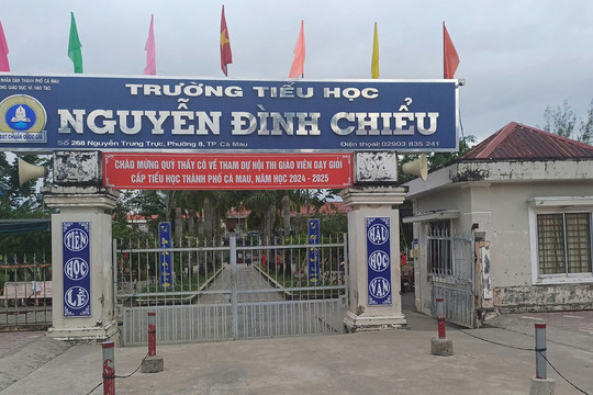 Hiệu trưởng bị nhắc nhở sau phản ánh suất ăn bán trú 'không ăn được'
