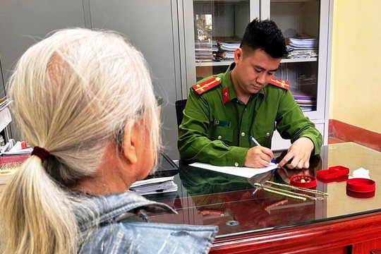 Nhận cuộc gọi tự xưng là công an, cụ bà U80 vội mang 1 cây vàng đi bán