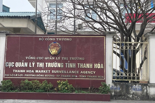 Thu hồi thẻ kiểm tra thị trường của Cục trưởng Cục Quản lý thị trường Thanh Hóa