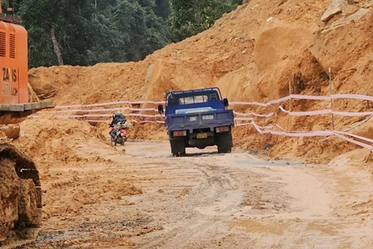 Cấm các phương tiện lưu thông vào ban đêm qua cung đường đèo nối liền hai thành phố du lịch nổi tiếng của Việt Nam