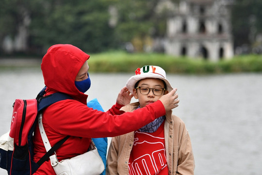 Thời tiết Hà Nội 3 ngày tới: Không khí lạnh lệch đông, đêm rét nhất 13 độ