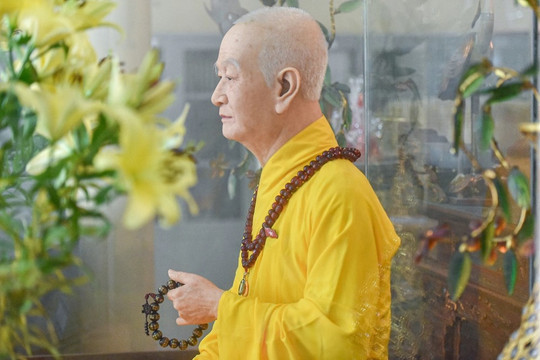 Việt Nam có pho tượng giống người thật đến nỗi từng bị yêu cầu kiểm tra hộ chiếu khi qua cửa khẩu, đang được 'bảo vệ' tại ngôi chùa hơn 600 tuổi
